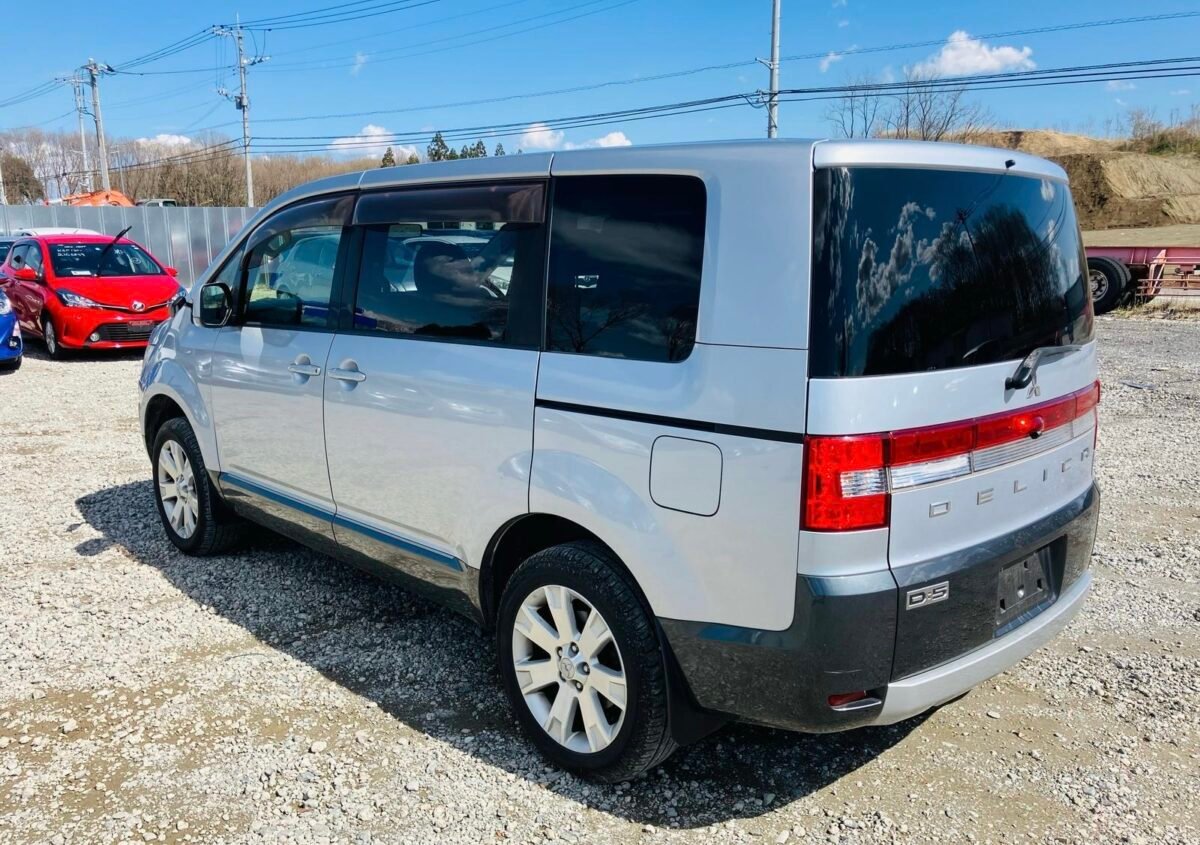 MITSUBISHI DELICA - Imagen 3