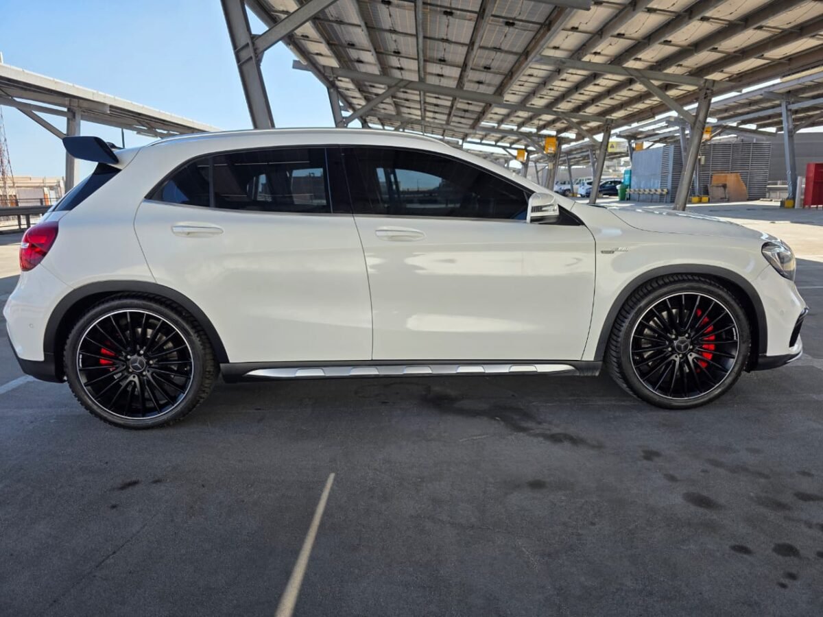 MERCEDES BENZ GLA45 AMG - Imagen 11