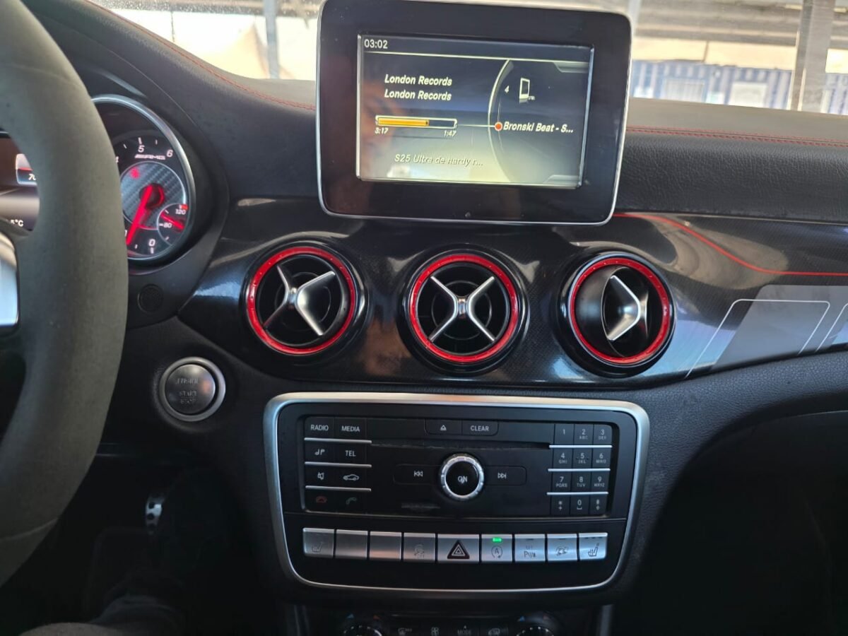 MERCEDES BENZ GLA45 AMG - Imagen 12