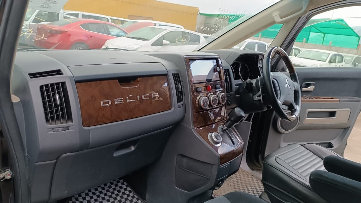 MITSUBISHI DELICA - Imagen 2