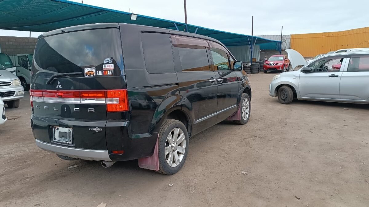 MITSUBISHI DELICA - Imagen 11