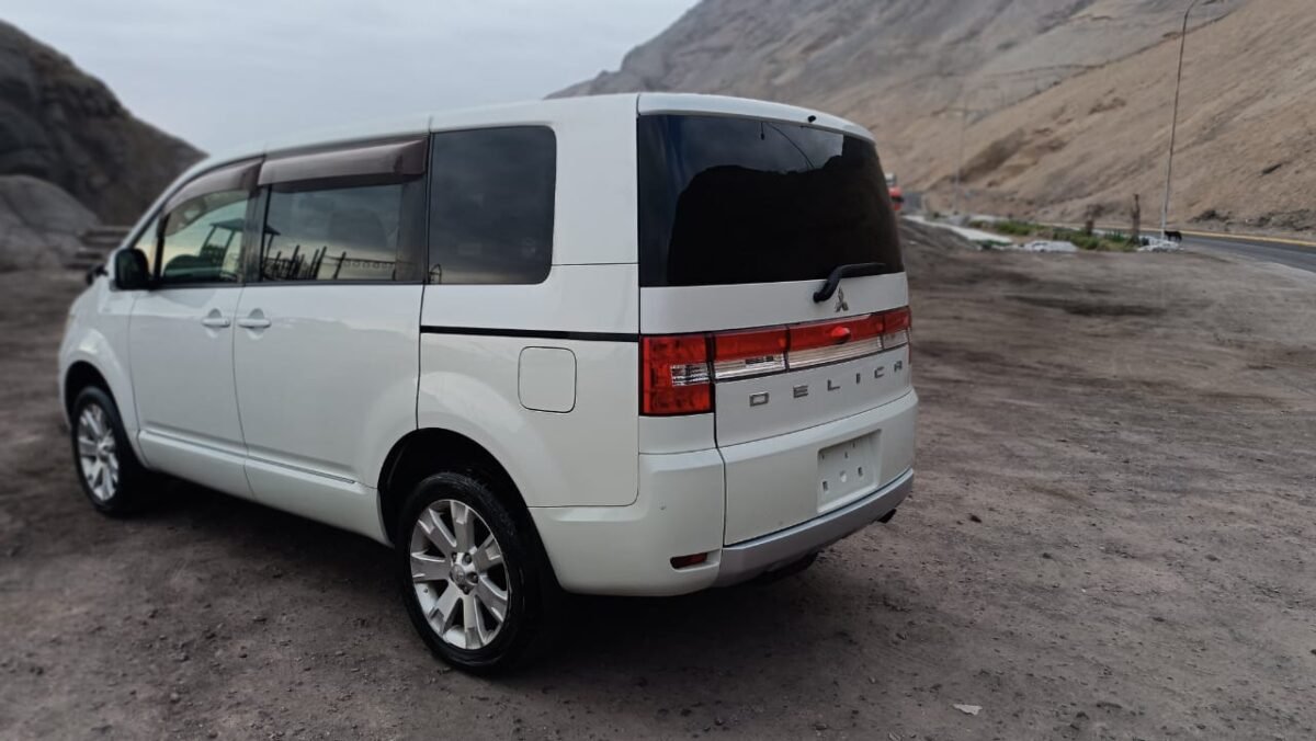 MITSUBISHI DELICA - Imagen 6