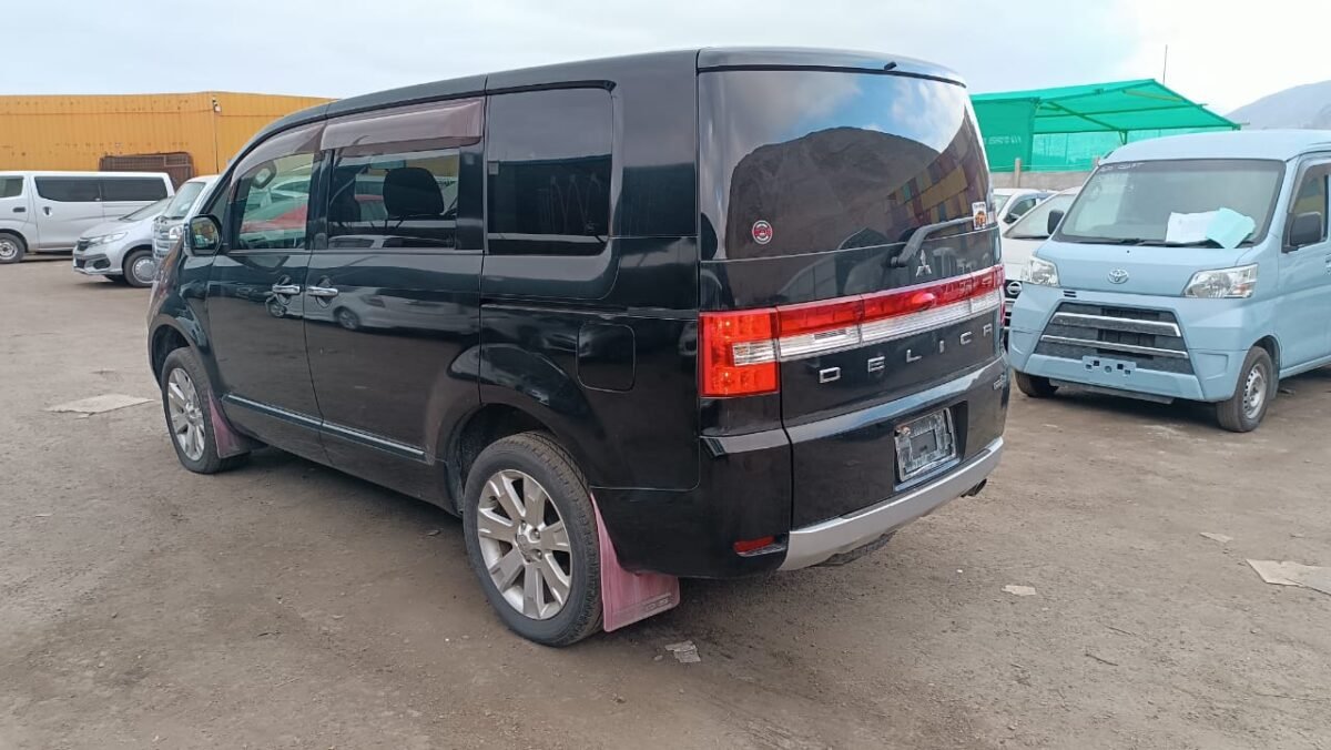 MITSUBISHI DELICA - Imagen 7