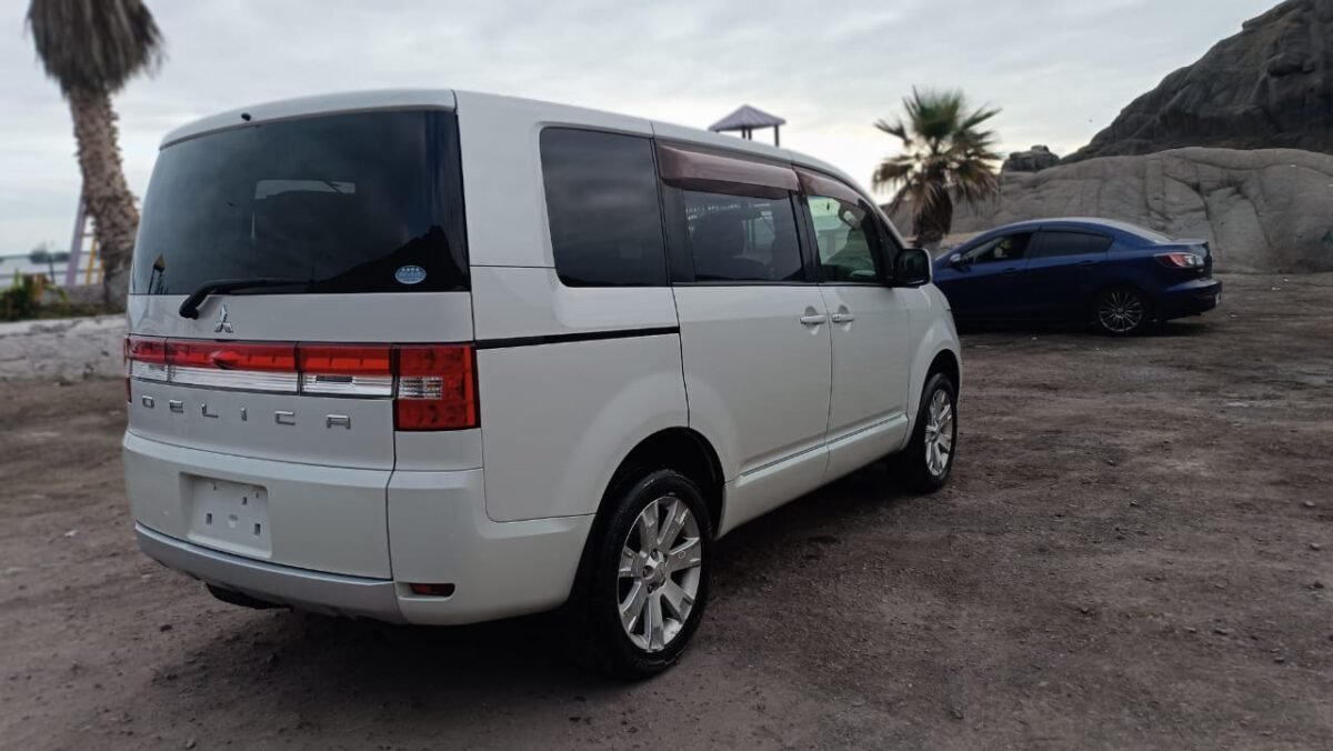 MITSUBISHI DELICA - Imagen 10