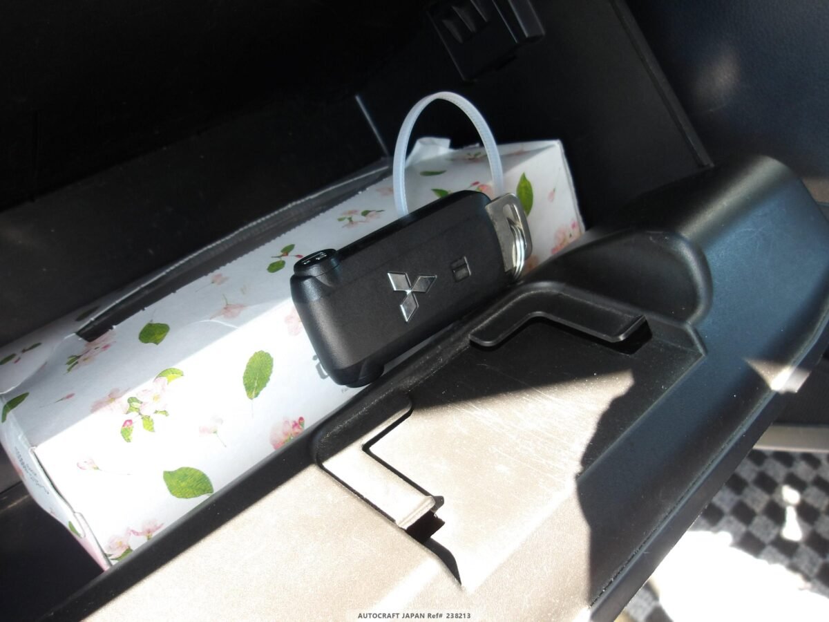 MITSUBISHI DELICA - Imagen 16