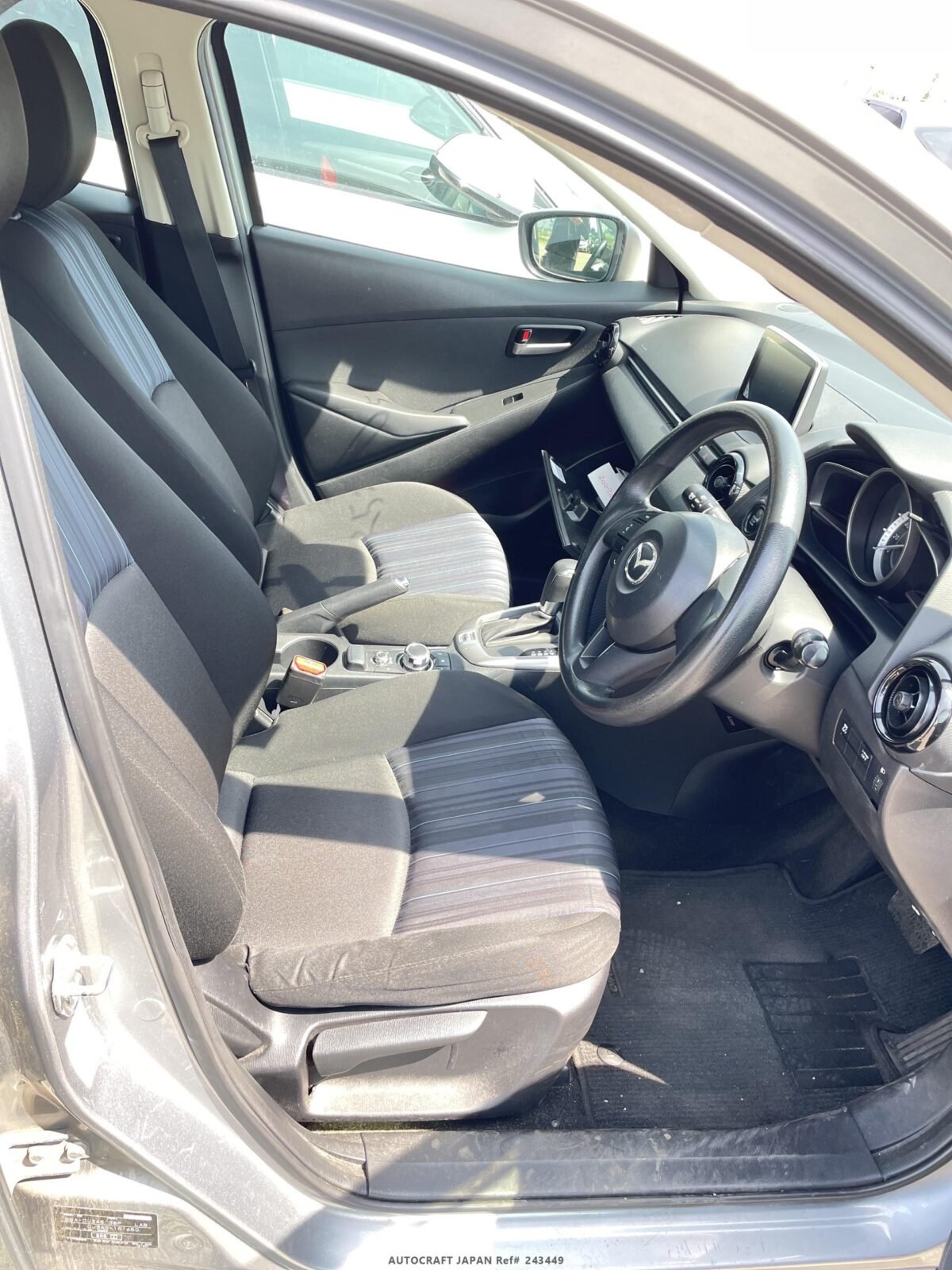 MAZDA DEMIO - Imagen 16