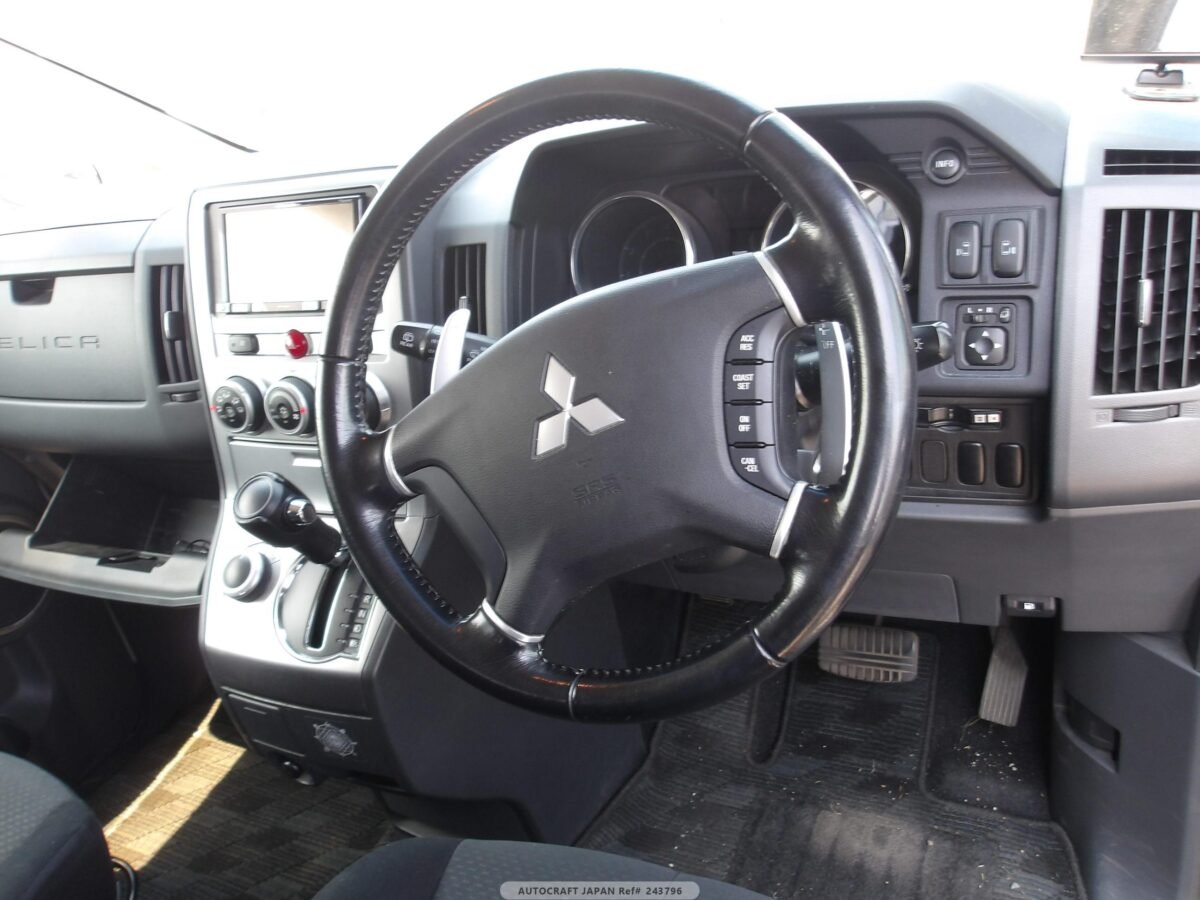 MITSUBISHI DELICA - Imagen 8