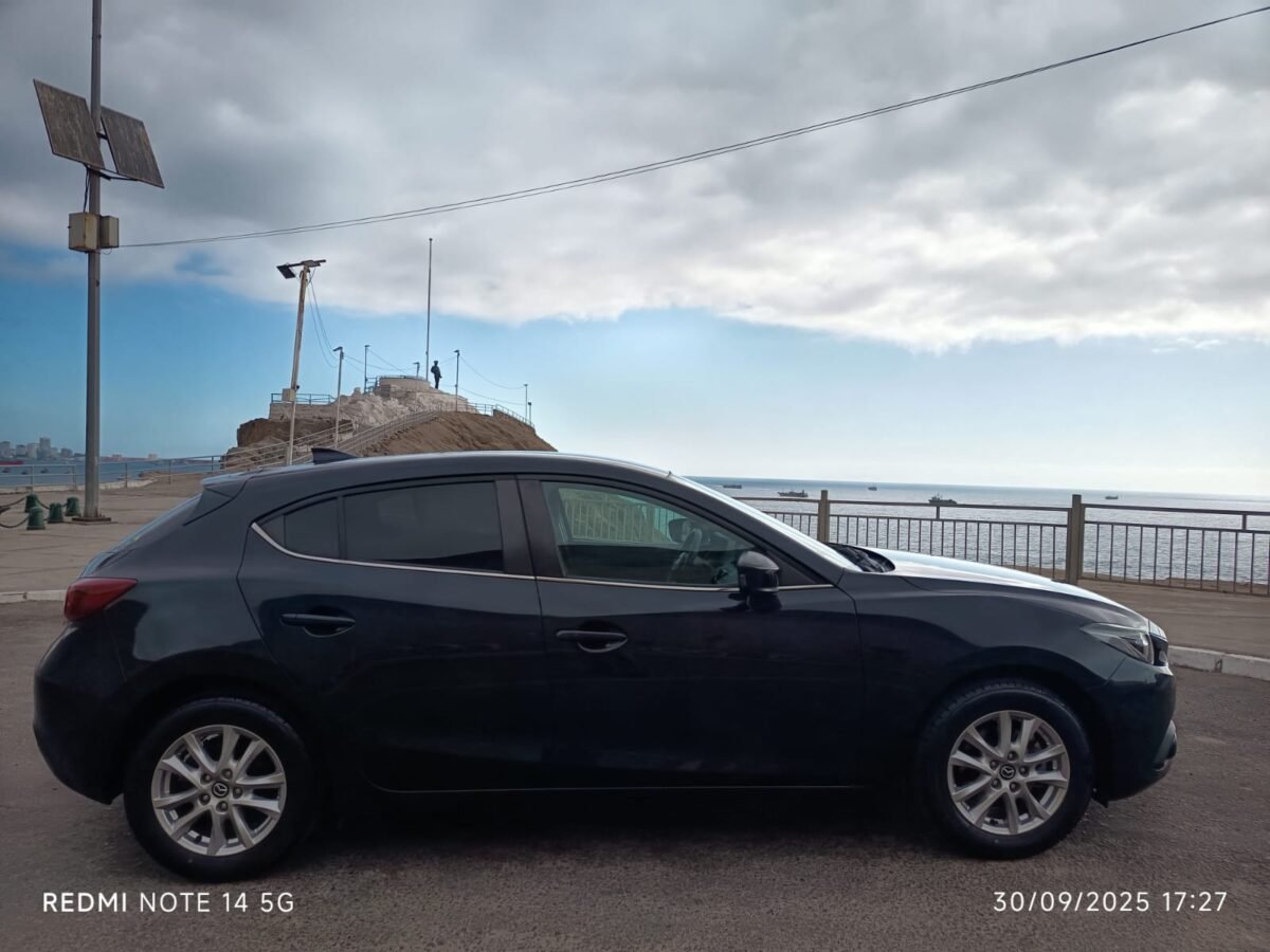 MAZDA AXELA 4WD - Imagen 4