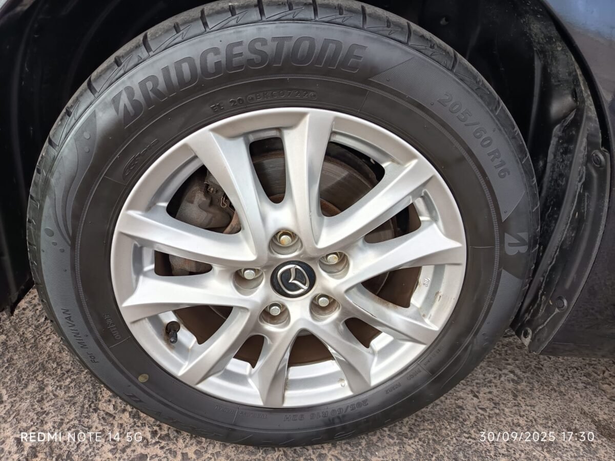MAZDA AXELA 4WD - Imagen 10