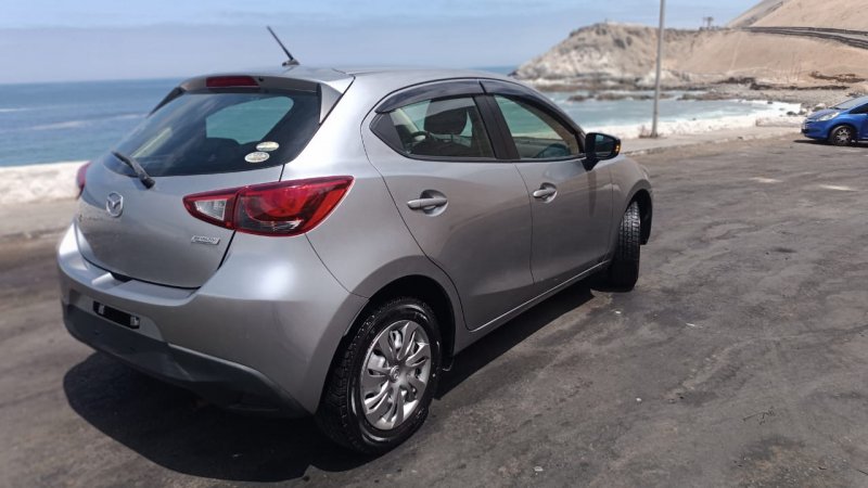 MAZDA DEMIO - Imagen 2