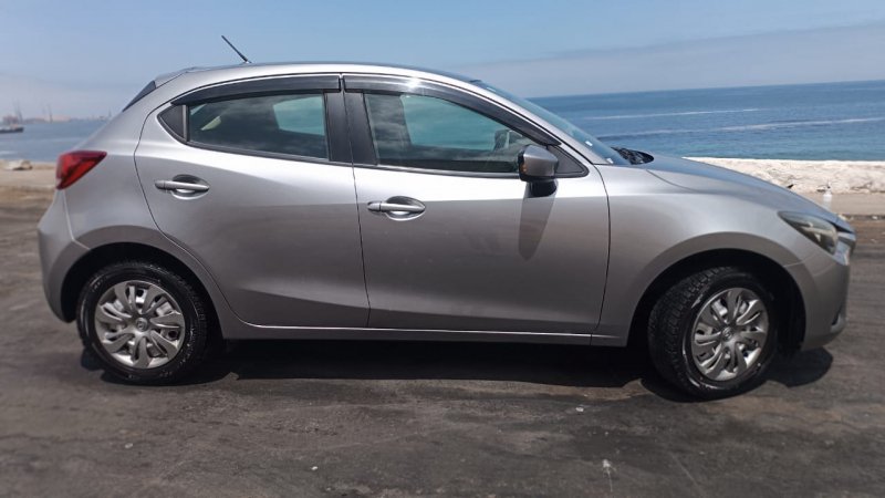 MAZDA DEMIO - Imagen 5