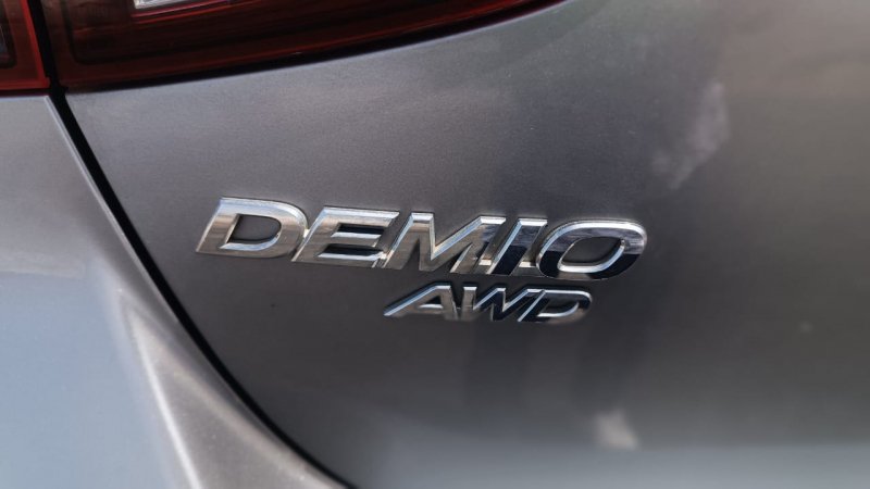 MAZDA DEMIO - Imagen 7