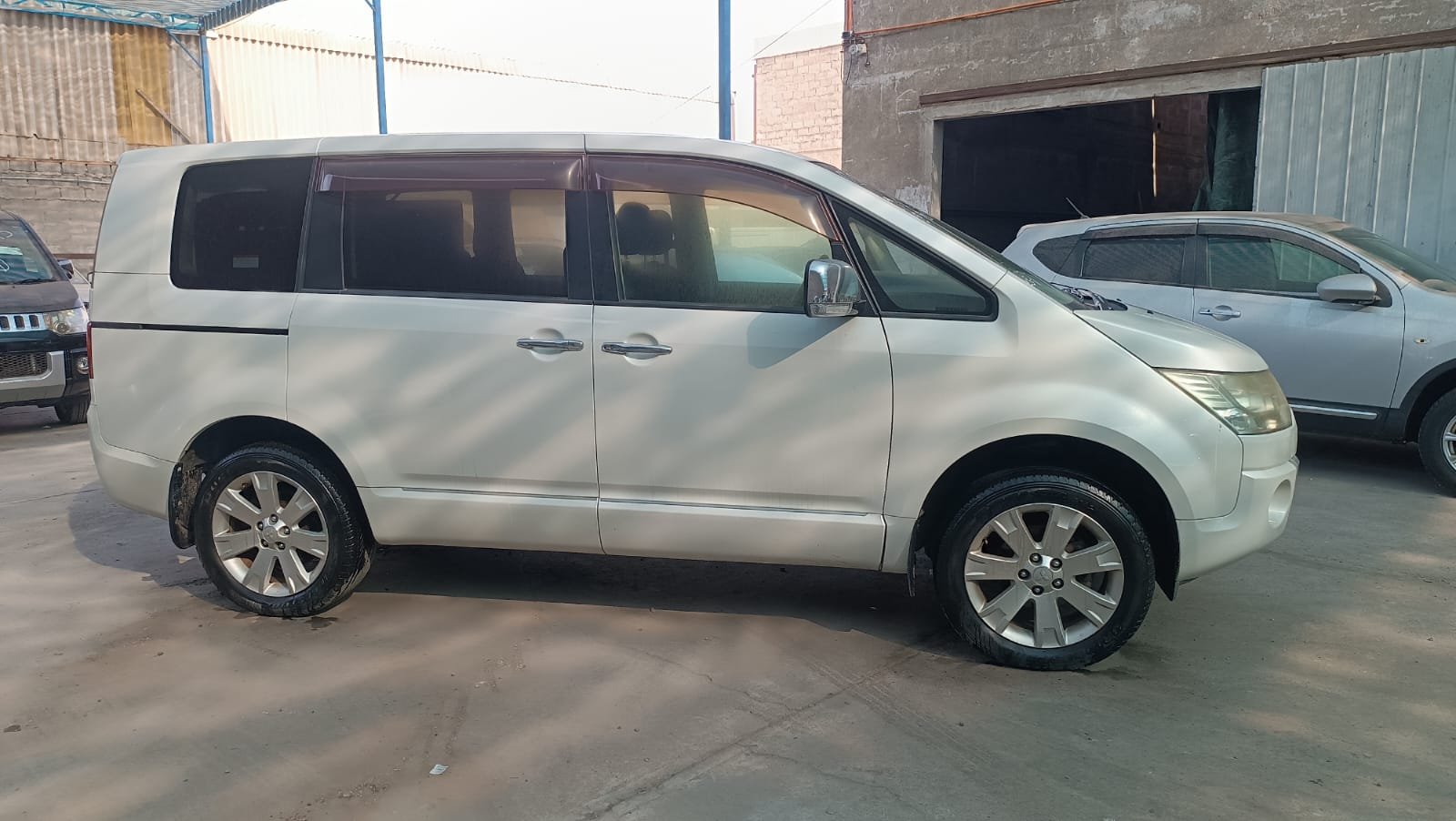 MITSUBISHI DELICA - Imagen 6