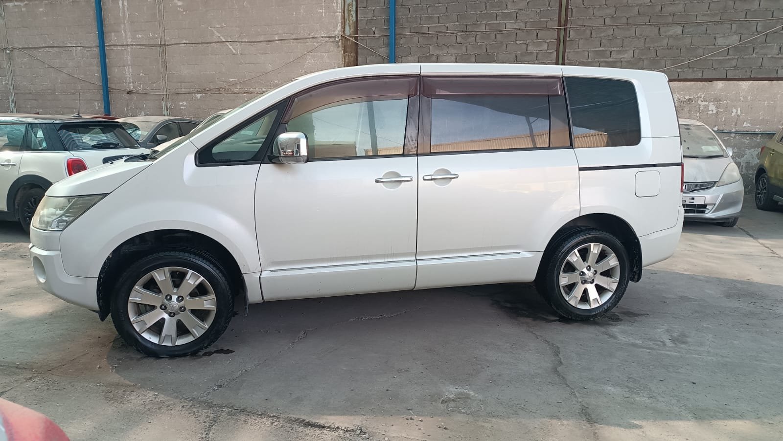 MITSUBISHI DELICA - Imagen 7