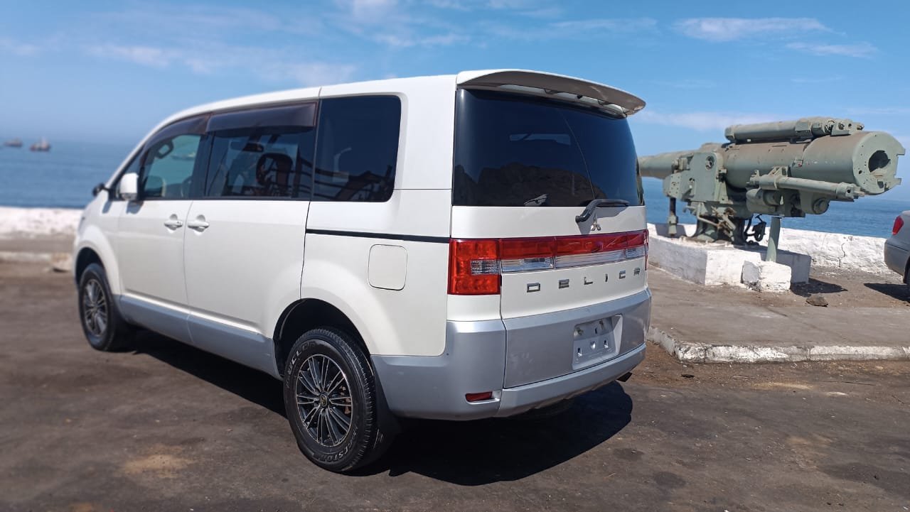 MITSUBISHI DELICA - Imagen 8