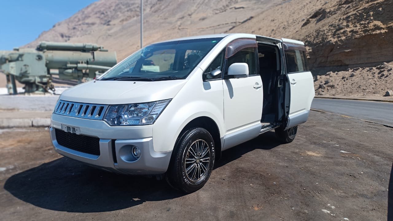 MITSUBISHI DELICA - Imagen 4