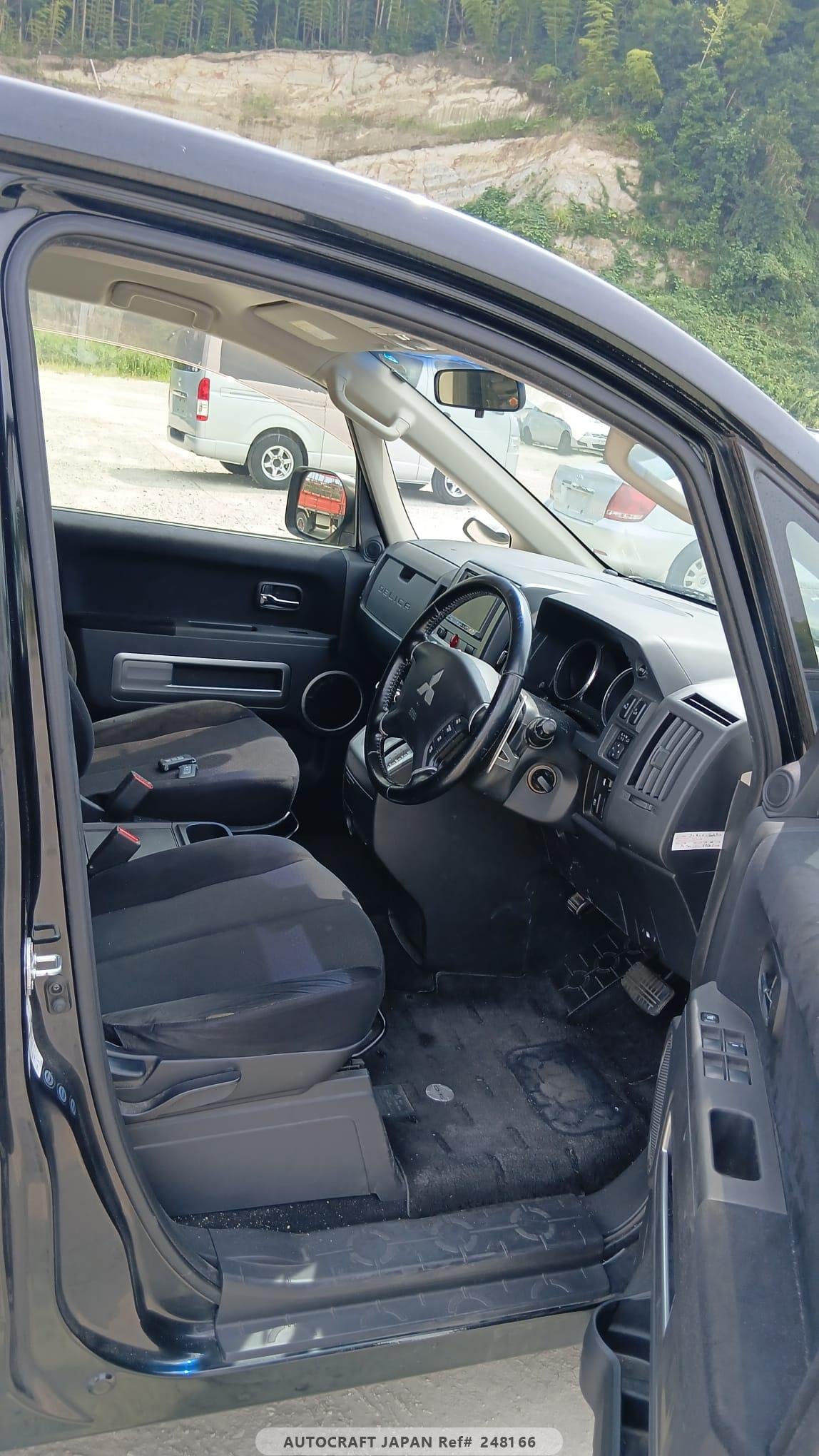 MITSUBISHI DELICA - Imagen 7