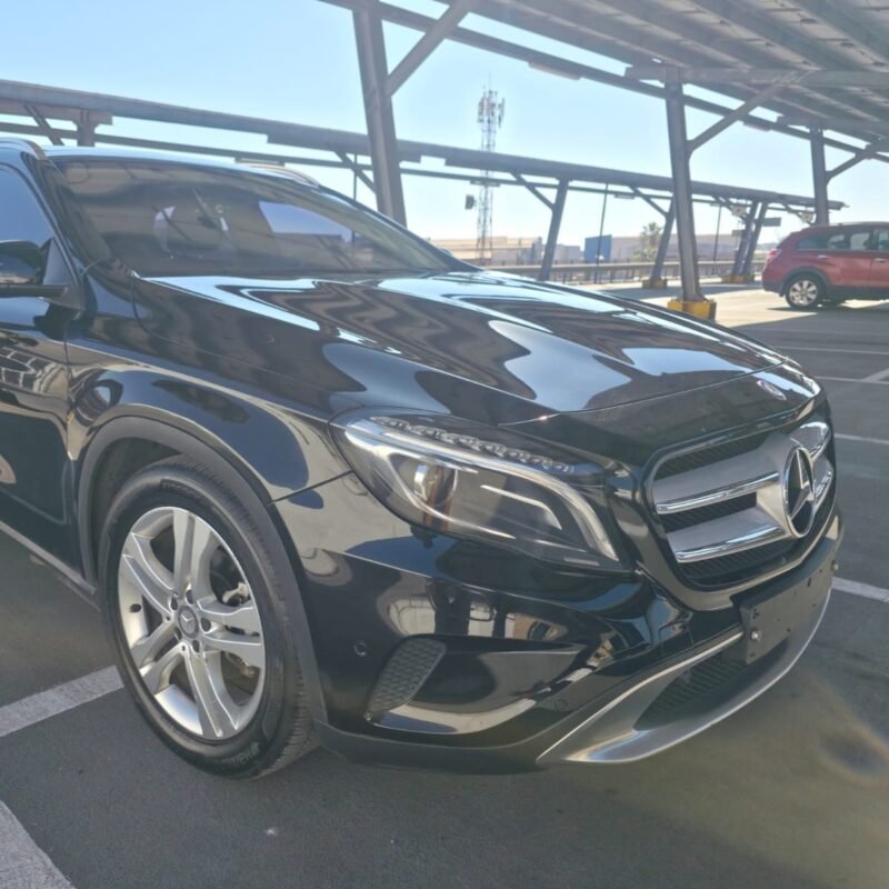 MERCEDES BENZ GLA200