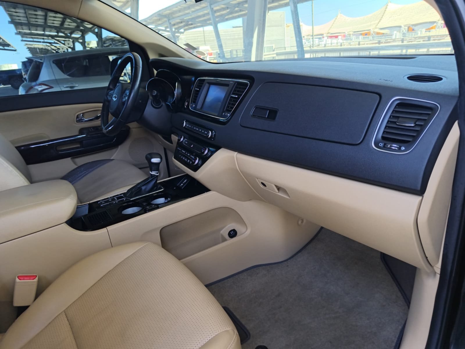 KIA CARNIVAL LIMUSINE - Imagen 11