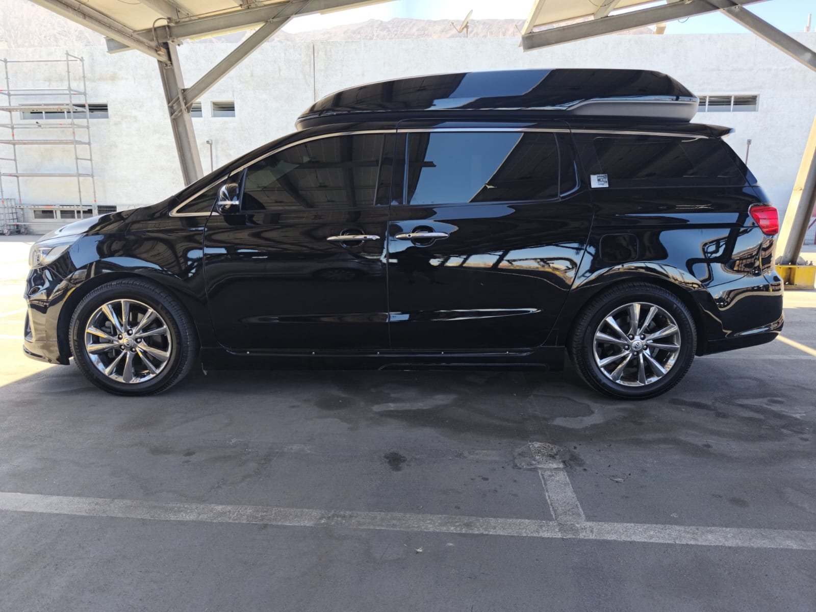 KIA CARNIVAL LIMUSINE - Imagen 2