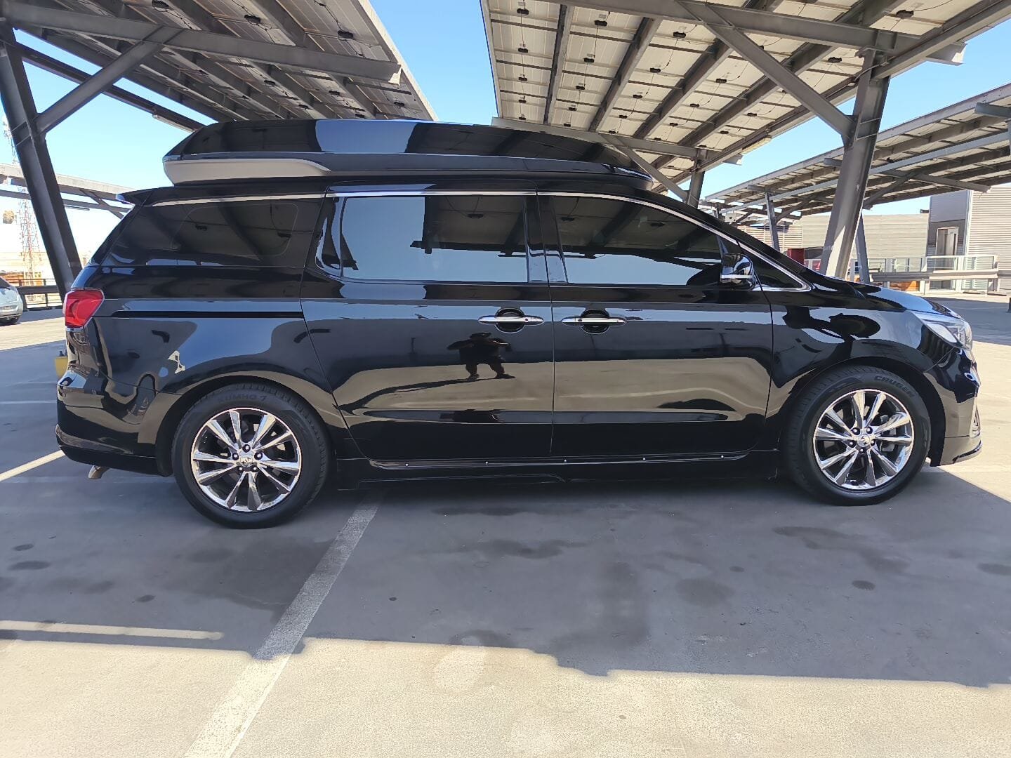 KIA CARNIVAL LIMUSINE - Imagen 15