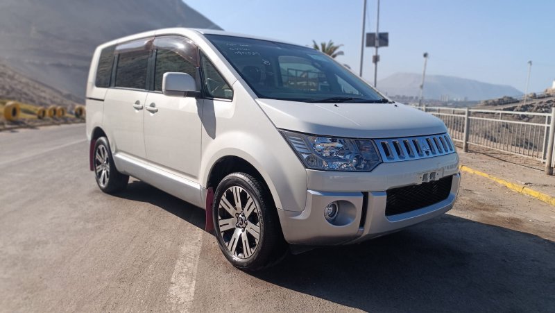 MITSUBISHI DELICA - Imagen 3